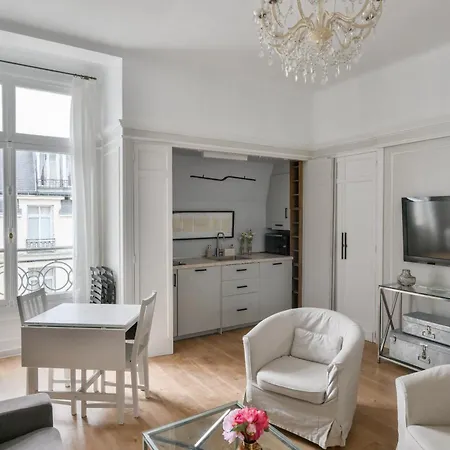 Champs-elysees Aparment Sleeps 4 With Ac Apartamento Paris