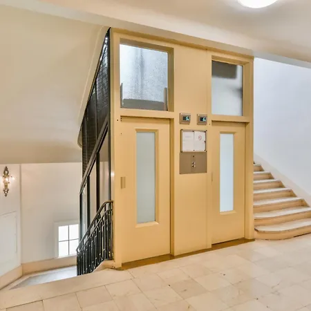Champs-elysees Aparment Sleeps 4 With Ac