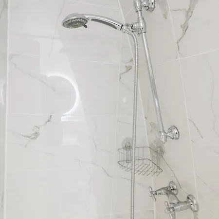 Champs-elysees Aparment Sleeps 4 With Ac Apartamento