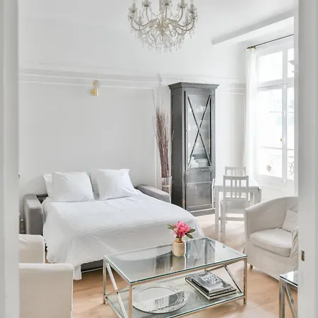 Champs-elysees Aparment Sleeps 4 With Ac Apartamento Paris