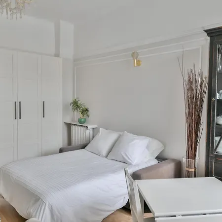 Champs-elysees Aparment Sleeps 4 With Ac