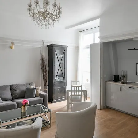 Champs-elysees Aparment Sleeps 4 With Ac Apartamento