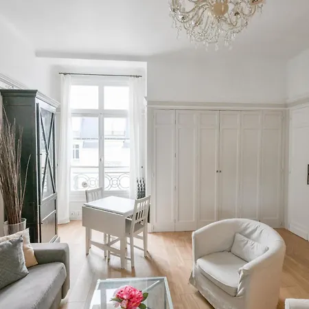 Champs-elysees Aparment Sleeps 4 With Ac Apartamento