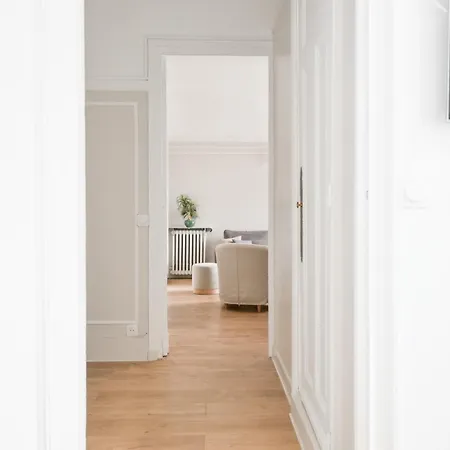 Champs-elysees Aparment Sleeps 4 With Ac Apartamento Paris