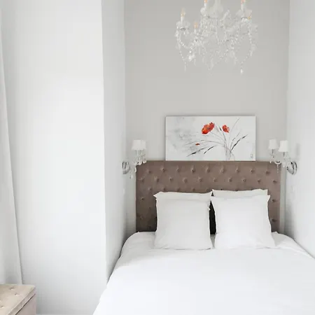 Champs-elysees Aparment Sleeps 4 With Ac * Paris